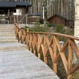 Ristikkokaide kestopuusta